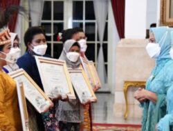 Ibu Iriana Jokowi Berikan Penghargaan bagi Perempuan Indonesia se-Tanah Air