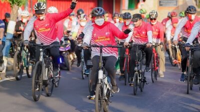 Guberbur Khofifah Hadiri Gowes Kemerdekaan di Madiun