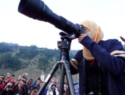 Gubernur Khofifah Ajak Fotografer Turut Promosikan Keindahan Bromo pada Dunia