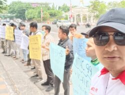 Angka Kemiskinan Masih Tinggi PP Jatim Lakukan Demo Didepan Bapebda Provinsi Jawa Timur