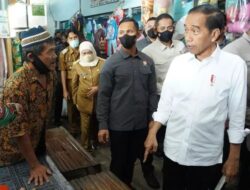 Kunjungi Pasar Jiwan, Jokowi Disambut Histeris Oleh Warga